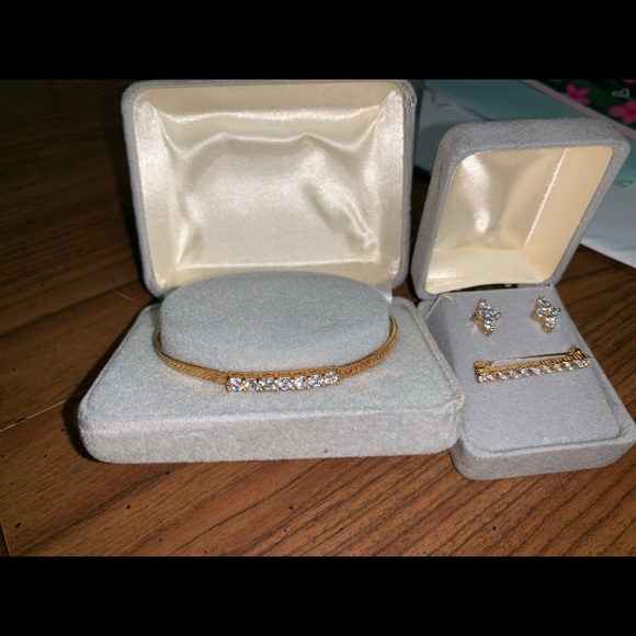 Jewelry - Diamond jewelry